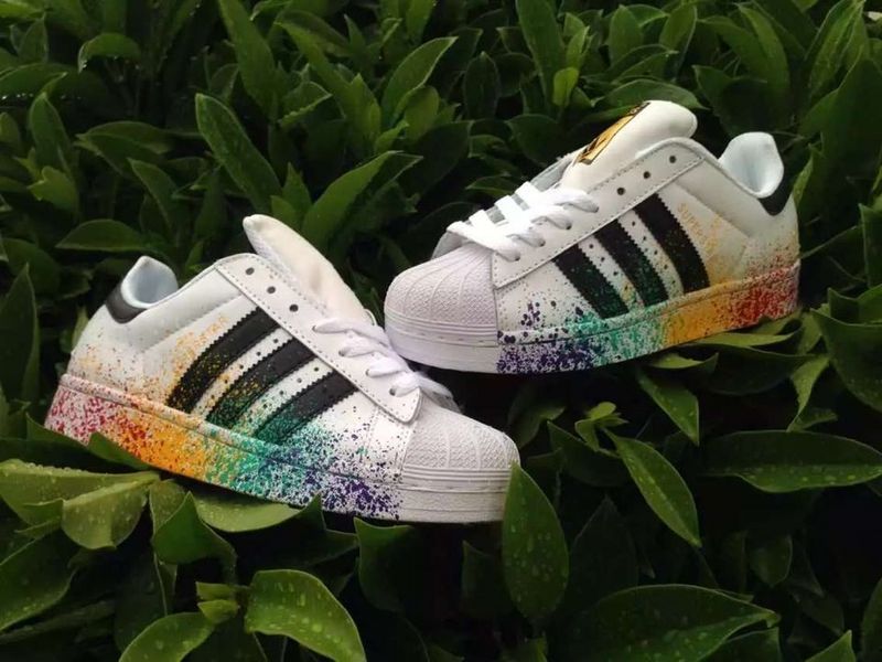 adidas superstar tache de peinture